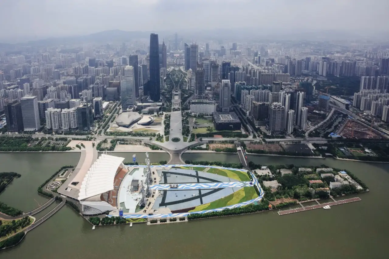 武汉小虎家居五金配件材质对比：不锈钢与铝合金应用场景分析